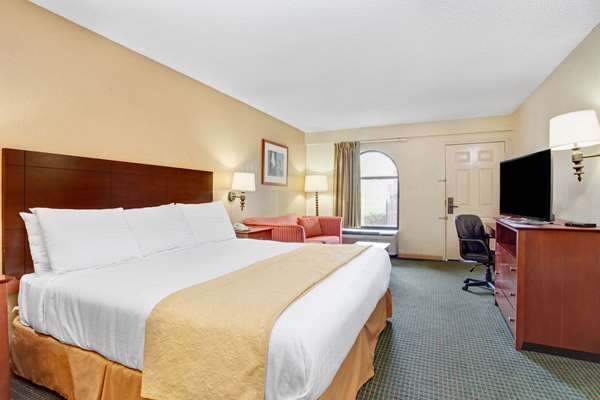  - Days Inn & Suites Stockbridge - I-75, Exit 228