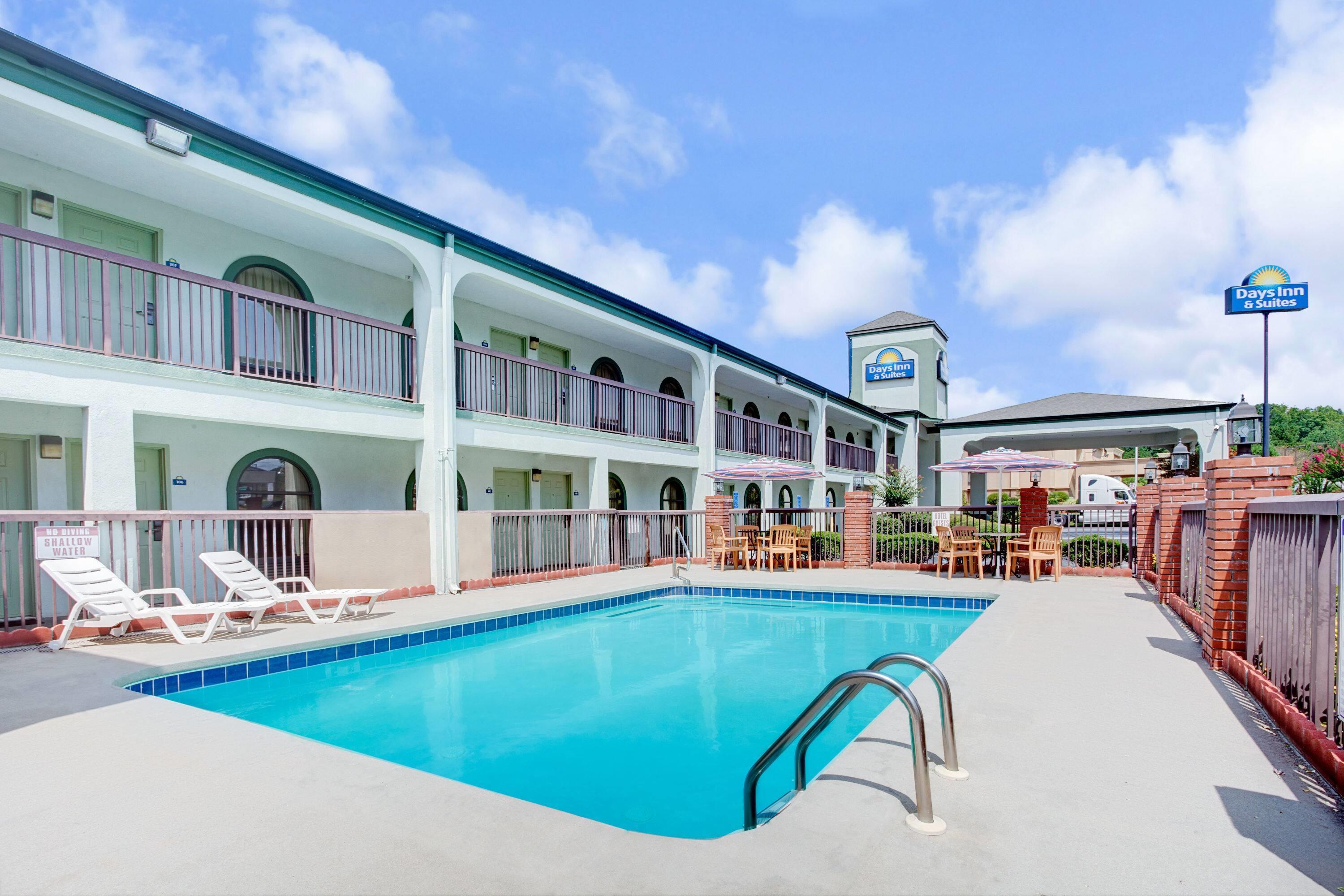Pool | Days Inn & Suites by Wyndham Stockbridge South Atlanta