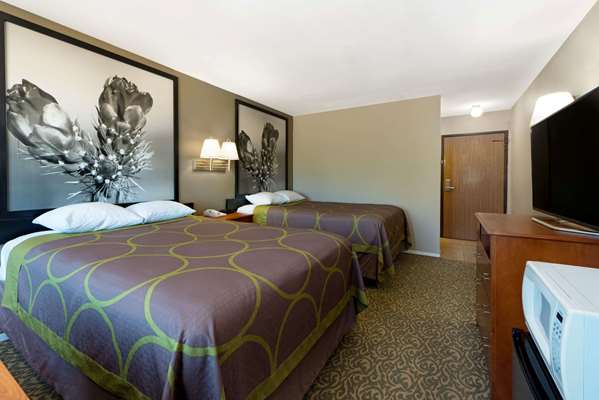  - Super 8 Hotel Clayton