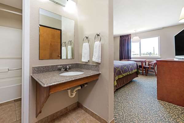  - Super 8 Hotel Clayton