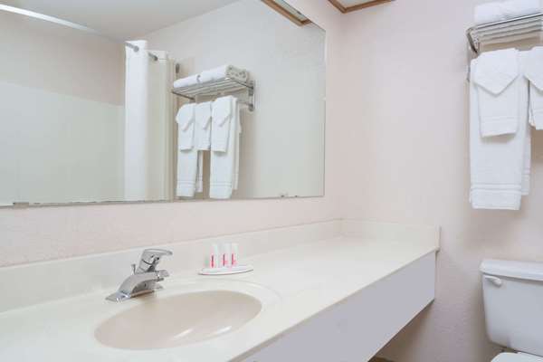  - Super 8 Hotel Sheldon