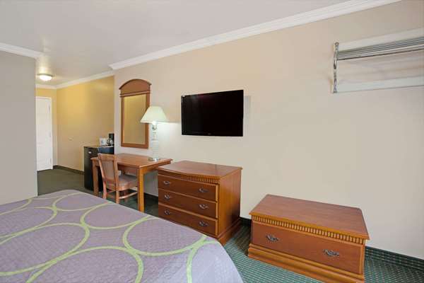  - Super 8 Hotel Hollywood