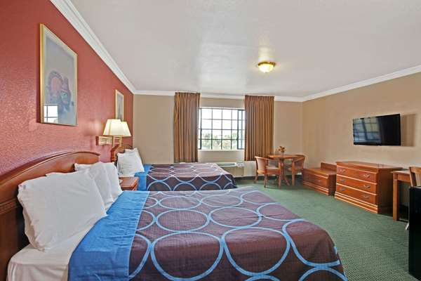  - Super 8 Hotel Hollywood