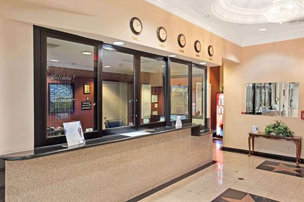  - Super 8 Hotel Hollywood