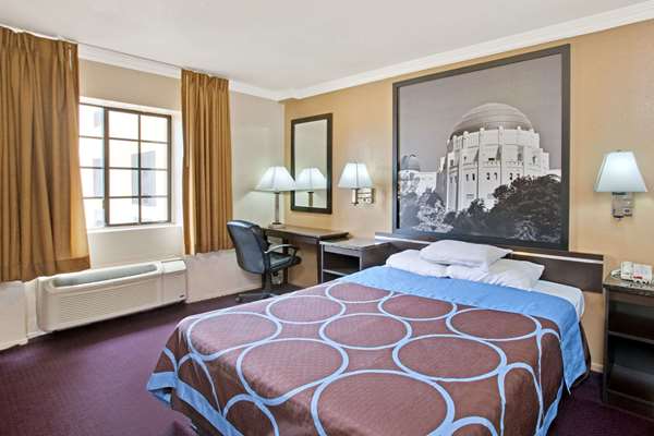  - Super 8 Hotel Hollywood