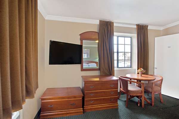  - Super 8 Hotel Hollywood