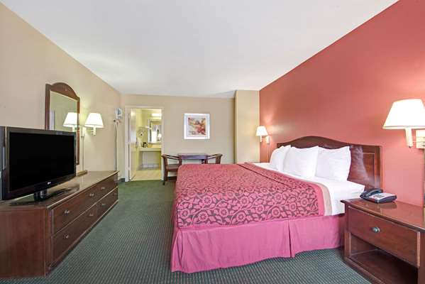  - Days Inn Fiesta Park San Antonio - I-10, Exit 559