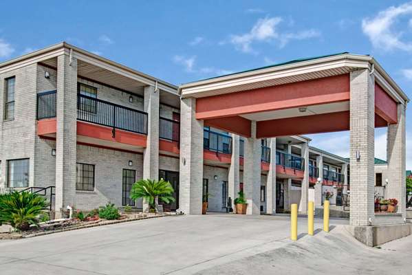 Exterior view - Days Inn Fiesta Park San Antonio - I-10, Exit 559