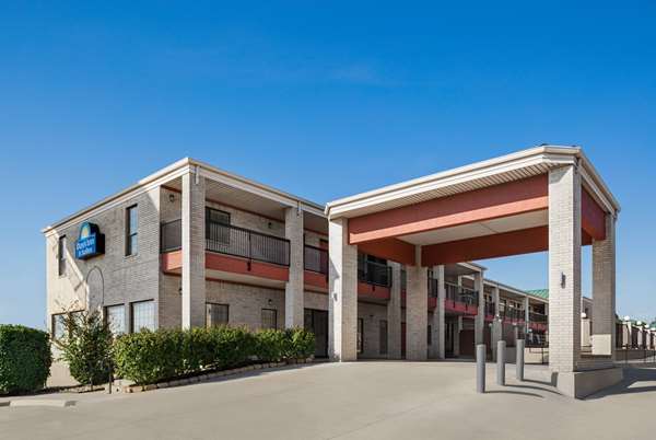 Exterior view - Days Inn Fiesta Park San Antonio - I-10, Exit 559