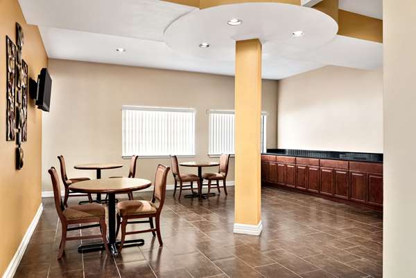  - Days Inn Fiesta Park San Antonio - I-10, Exit 559