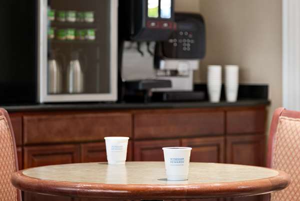  - Days Inn Fiesta Park San Antonio - I-10, Exit 559