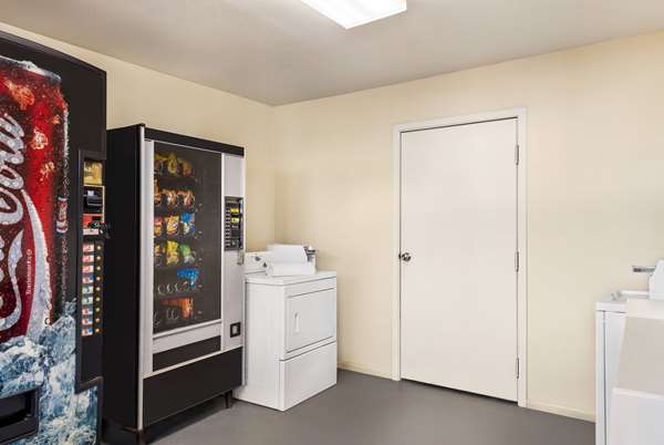  - Days Inn Fiesta Park San Antonio - I-10, Exit 559