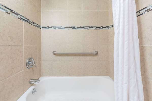  - Days Inn South Fort Worth - I-35, Exit 46B