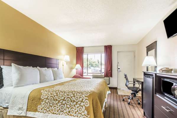  - Days Inn South Fort Worth - I-35, Exit 46B