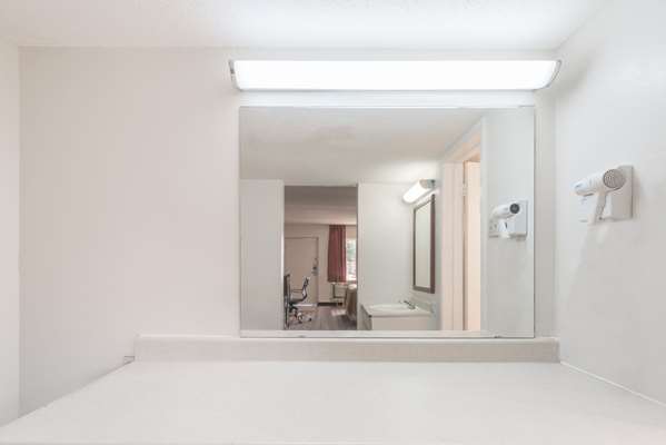  - Days Inn South Fort Worth - I-35, Exit 46B