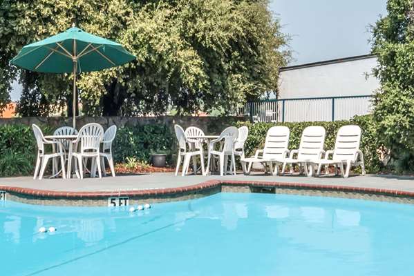 Pool - Days Inn South Fort Worth - I-35, Exit 46B