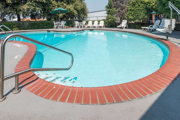 Pool - Days Inn South Fort Worth - I-35, Exit 46B