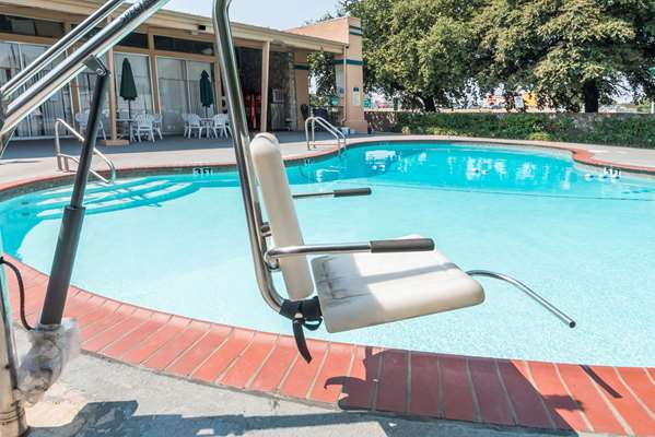 Pool - Days Inn South Fort Worth - I-35, Exit 46B