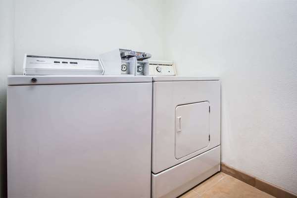 Amenities - Days Inn North Aurora Seattle