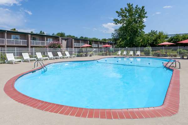 Pool - Days Inn Lexington - I-64 & I-75, Exit 113