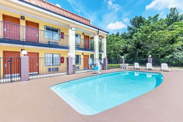 Pool - Days Inn Rayville - I-20, Exit 138