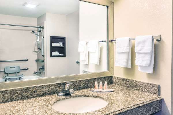  - Days Inn Rayville - I-20, Exit 138