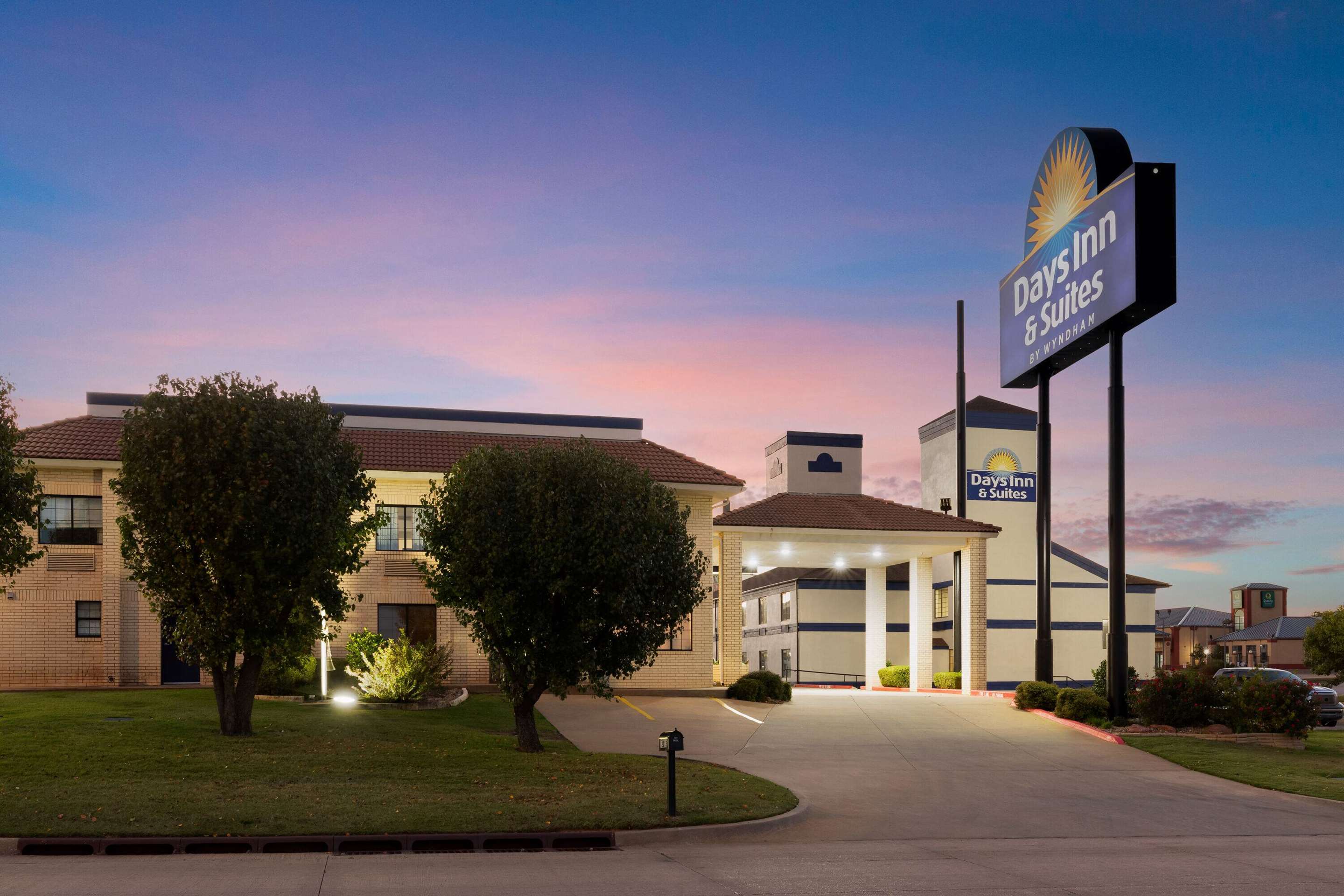 Exterior | Days Inn by Wyndham Oklahoma City