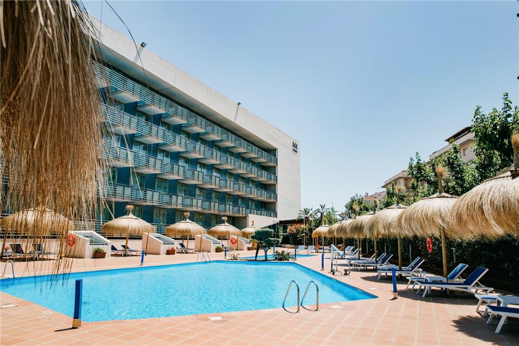 SOL PORT CAMBRILS-guestroom-Guest Room,Guest Room Amenity,Pool,Architecture,On-Site,Outdoor/Exterior,Exterior View of Building,Family.jpg