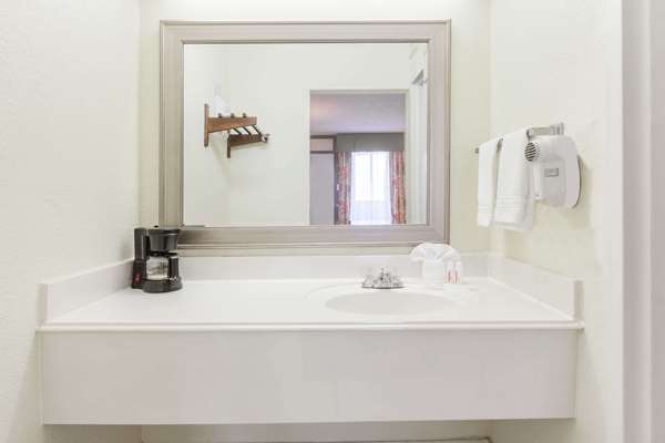  - Days Inn DFW Airport Irving