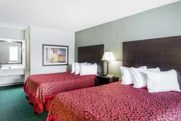  - Days Inn Hendersonville - I-26, Exit 49
