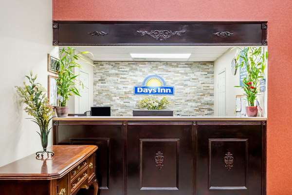  - Days Inn Hendersonville - I-26, Exit 49