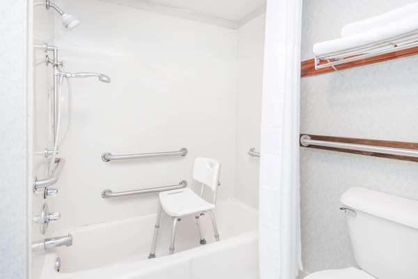  - Days Inn Hendersonville - I-26, Exit 49