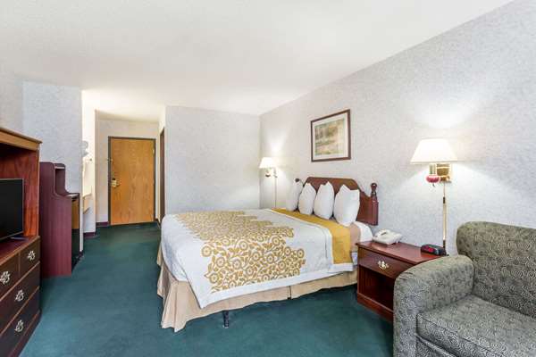  - Days Inn East Springfield