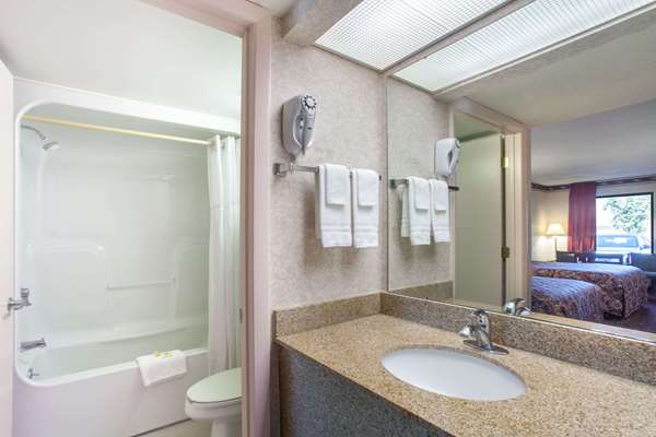  - Days Inn St Pauls - I-95, Exit 31