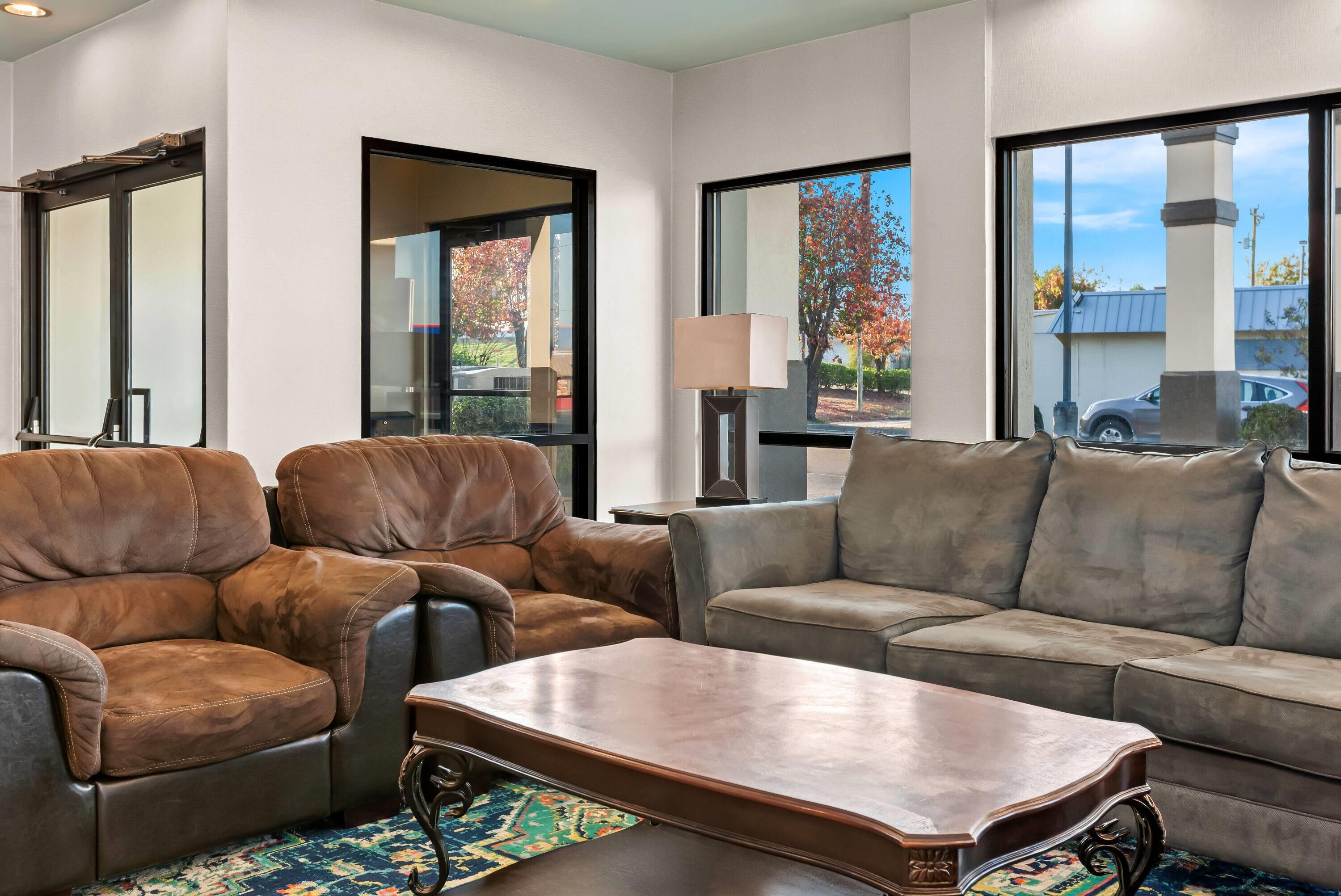 Lobby | Days Inn by Wyndham Saint Pauls