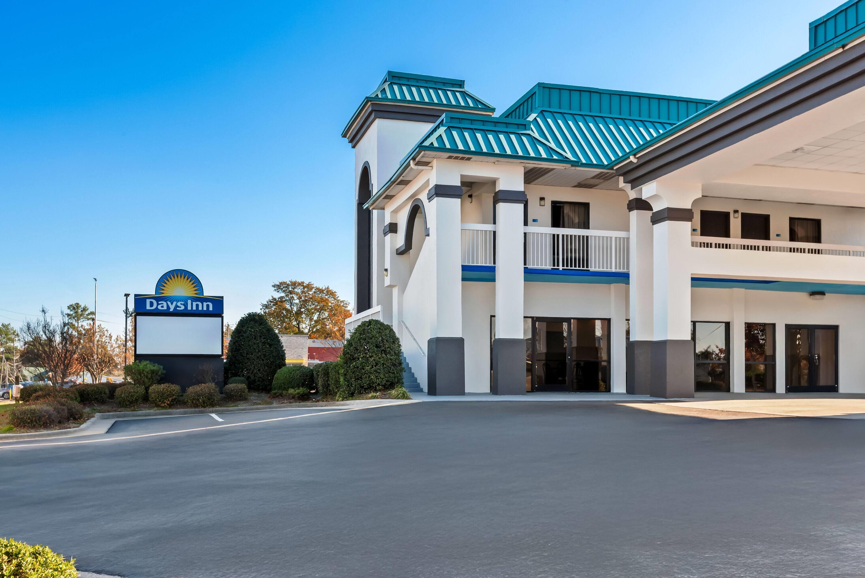 Exterior | Days Inn by Wyndham Saint Pauls