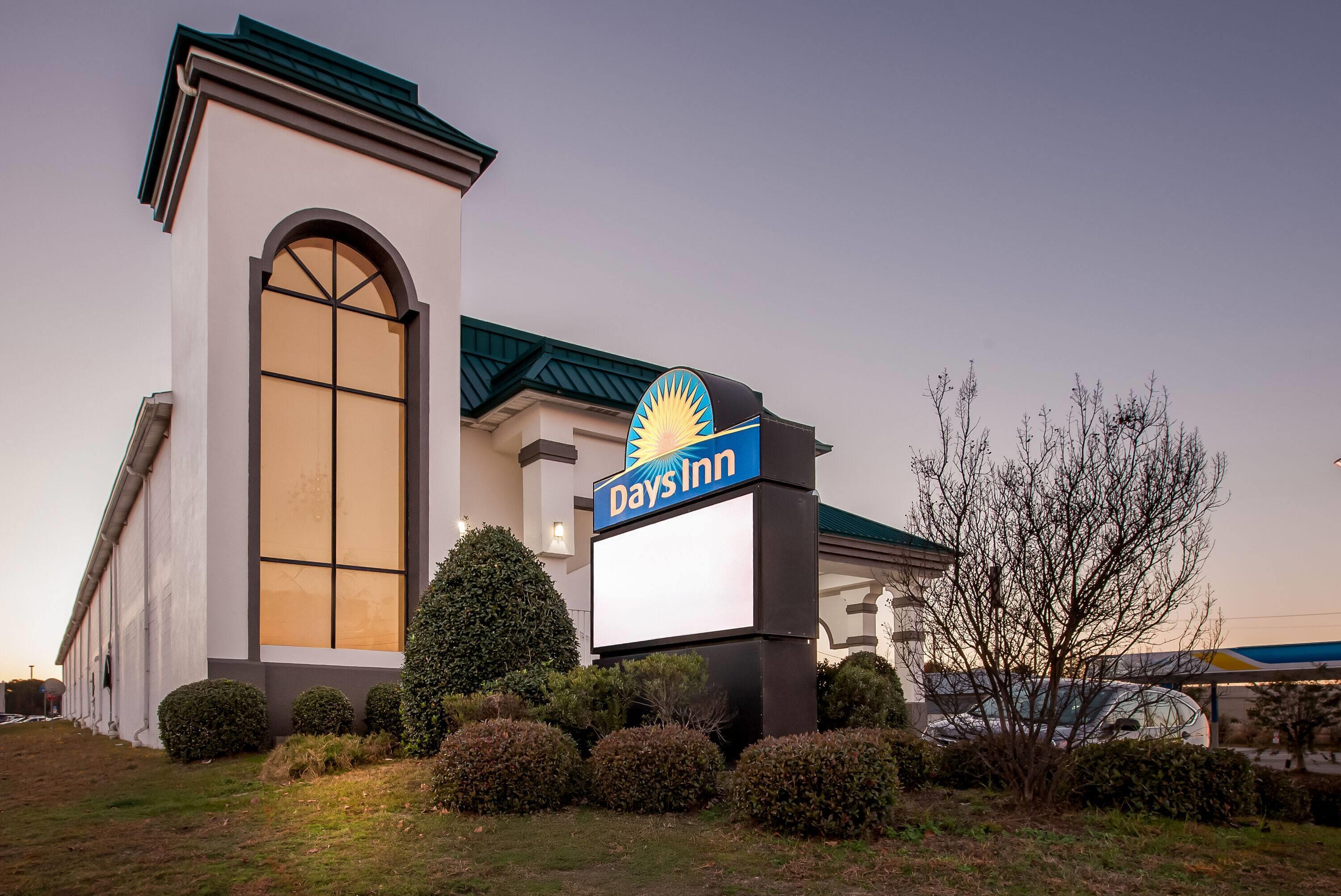 Exterior | Days Inn by Wyndham Saint Pauls