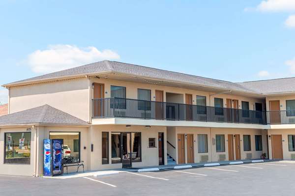 On-Site,Outdoor/Exterior,Exterior View of Building