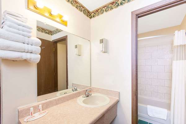  - Days Inn Erick - I-40, Exit 7