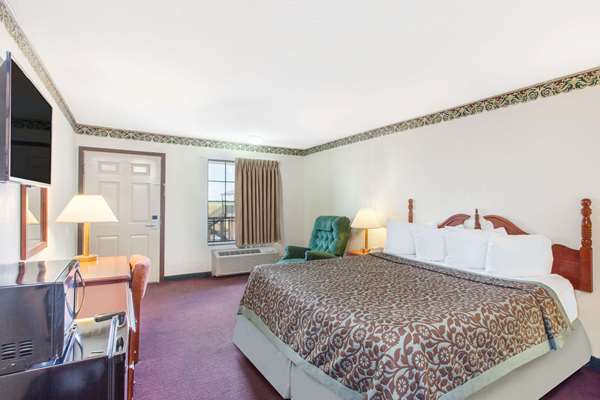  - Days Inn Erick - I-40, Exit 7