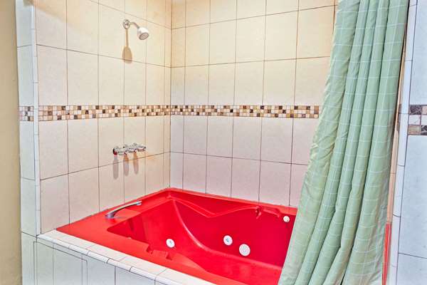 Suite - Days Inn Whittier