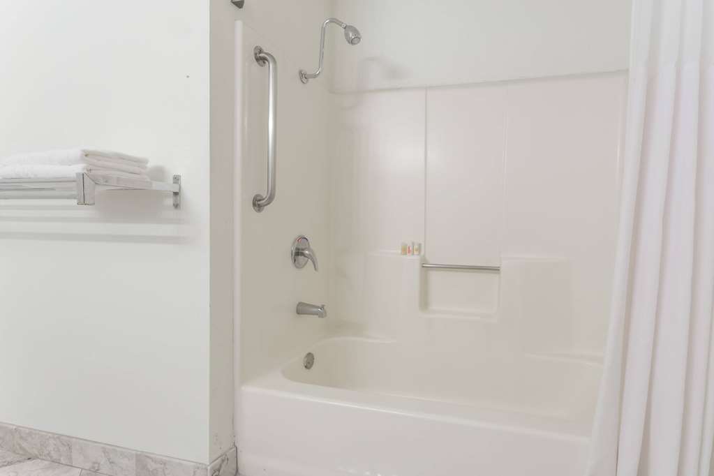 DAYS INN BY WYNDHAM, WESTLEY-guestroom-Guest Room,On-Site.jpg