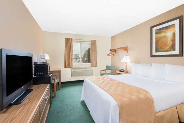  - Days Inn Fargo Airport-Dome Suites