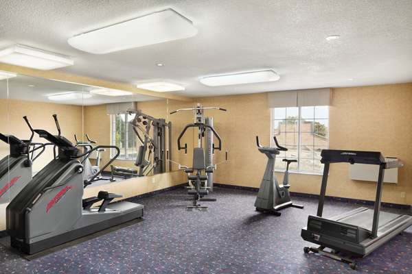 Fitness/ Exercise Room - Days Inn Brantford
