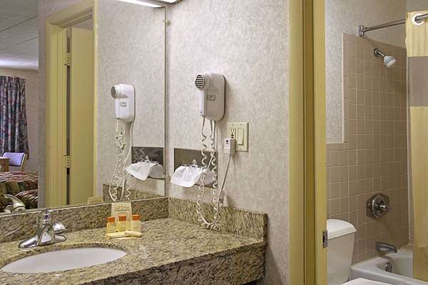  - Days Inn Oak Ridge