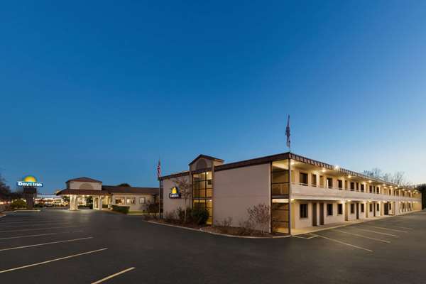 Exterior view - Days Inn Oak Ridge