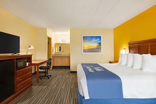  - Days Inn Oak Ridge