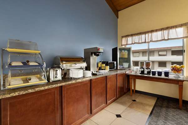 Restaurant - Days Inn Oak Ridge