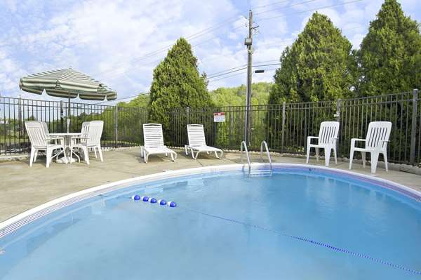 Pool - Days Inn Cartersville