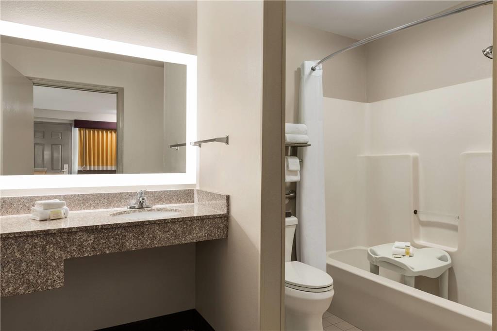 DAYS INN BY WYNDHAM CARTERSVILLE-guestroom-Guest Room,Bathroom,Shower,Accessibility,On-Site.jpg